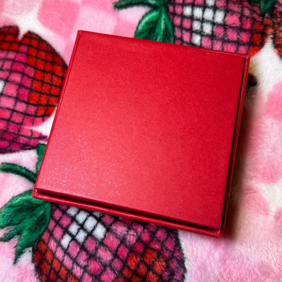 Gucci Compact Mirror W/ Pouch & Box | Gift, Beauty, & Travel - Picture 5 of 5